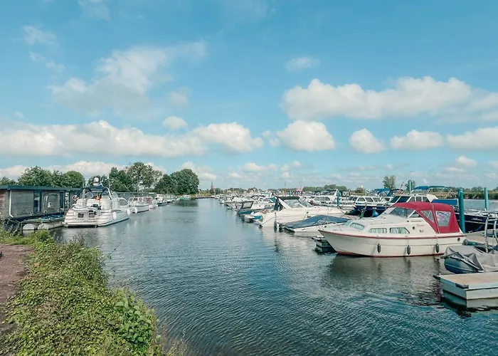 Retreatboat Ibiza 3* Lith