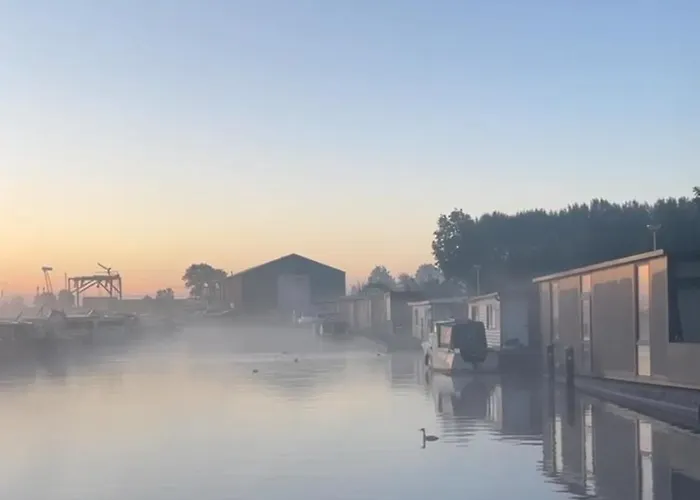 Retreatboat Ibiza 3* Lith