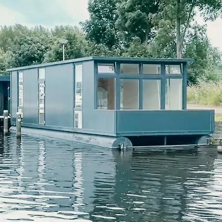 Bed and breakfast Retreatboat Ibiza Lith