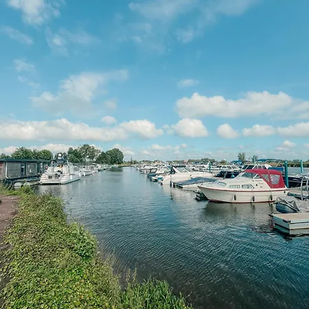 Retreatboat Ibiza 3* Lith