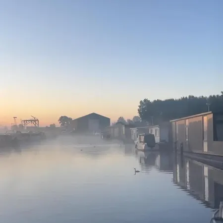 Retreatboat Ibiza 3* Lith